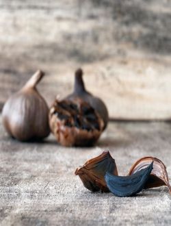 Qara sarımsaq (Black Garlic)